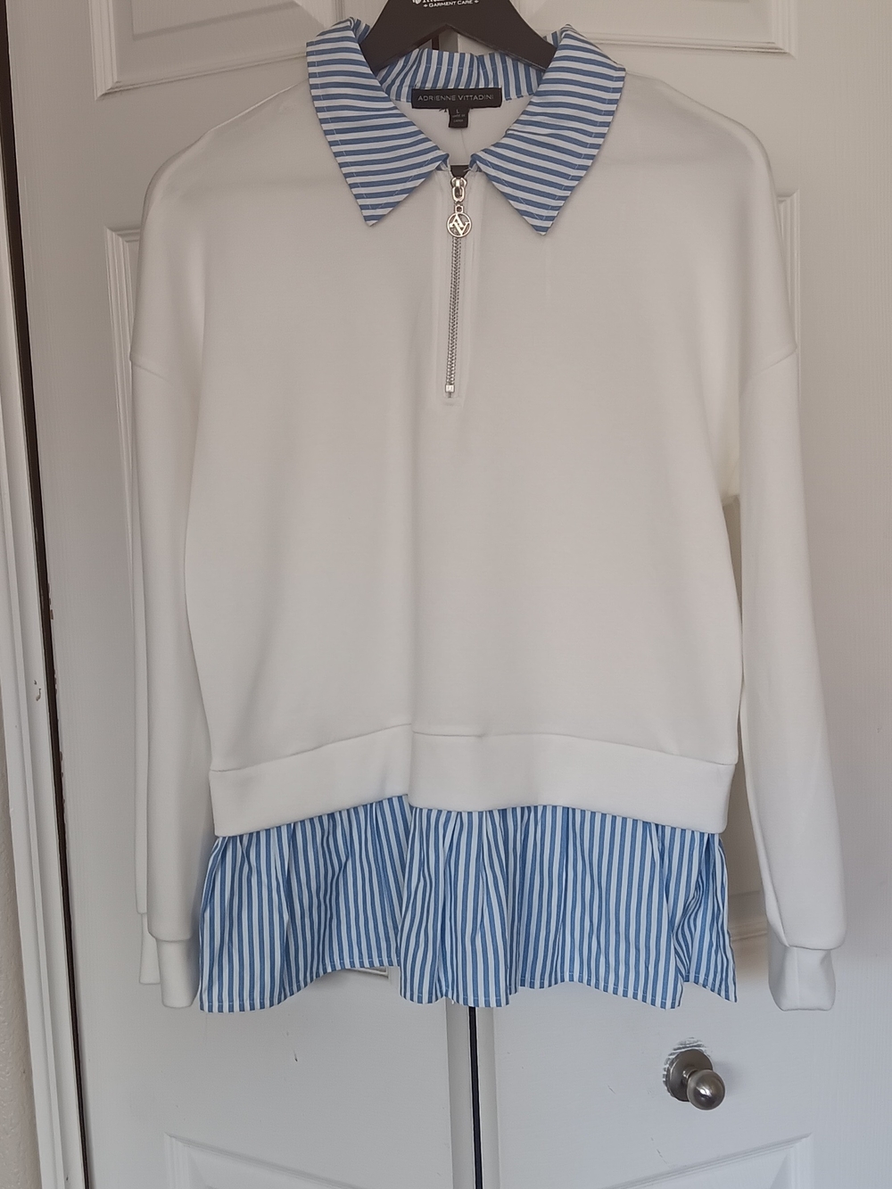 NWT Adrienne Vittadini White Pullover with Blue Stripe Shirt Hem & Collar Size L
